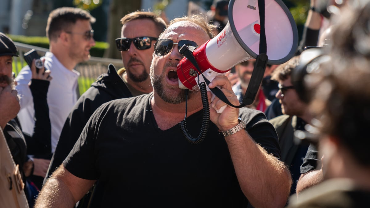 Elon Musk reinstates Alex Jones and Infowars on X / Twitter