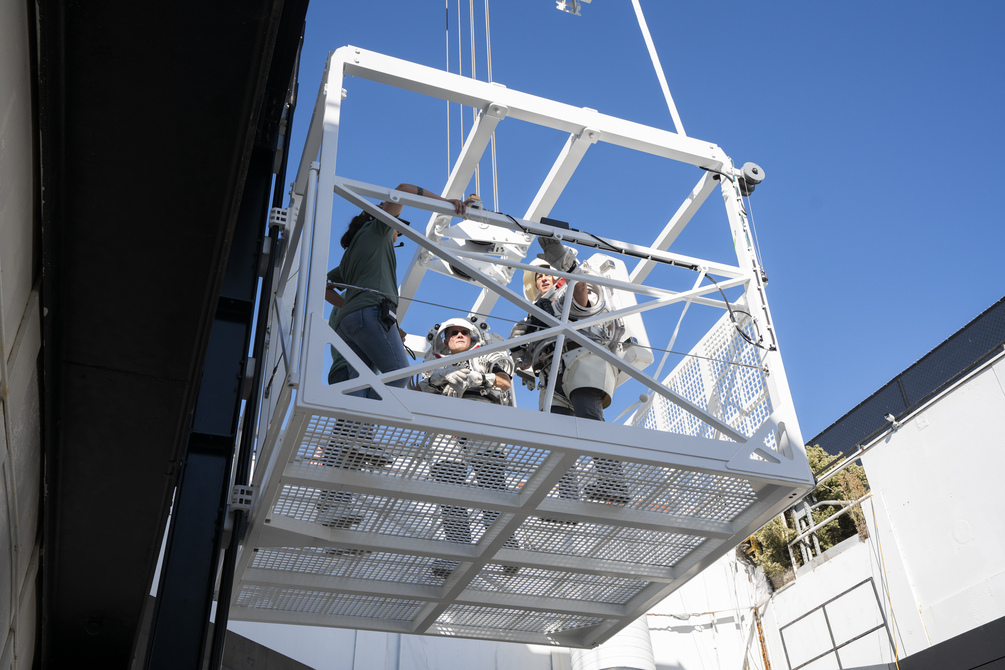 NASA Astronauts Test SpaceX Elevator Concept for Artemis Lunar Lander - NASA