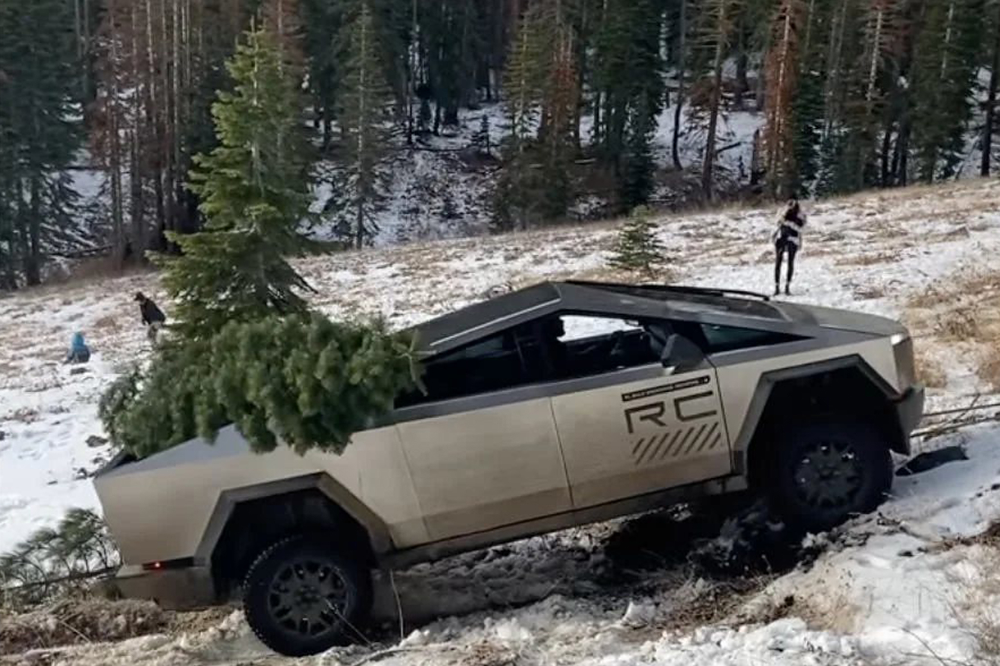 Calif. park supervisor offers to educate Tesla Cybertruck drivers after bungled off-road attempt