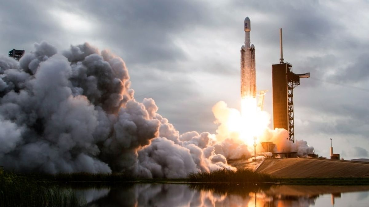 SpaceX Falcon Heavy Launches with Psyche Craft, Congress Revives Planetary Science Caucus