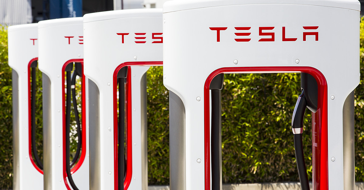Tesla introduces new fee to limit congestion at Superchargers