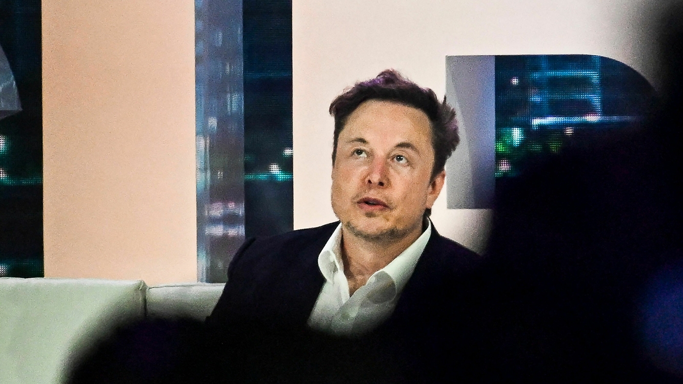 Elon Musk threatens to reassign &NPR on Twitter to 'another company'