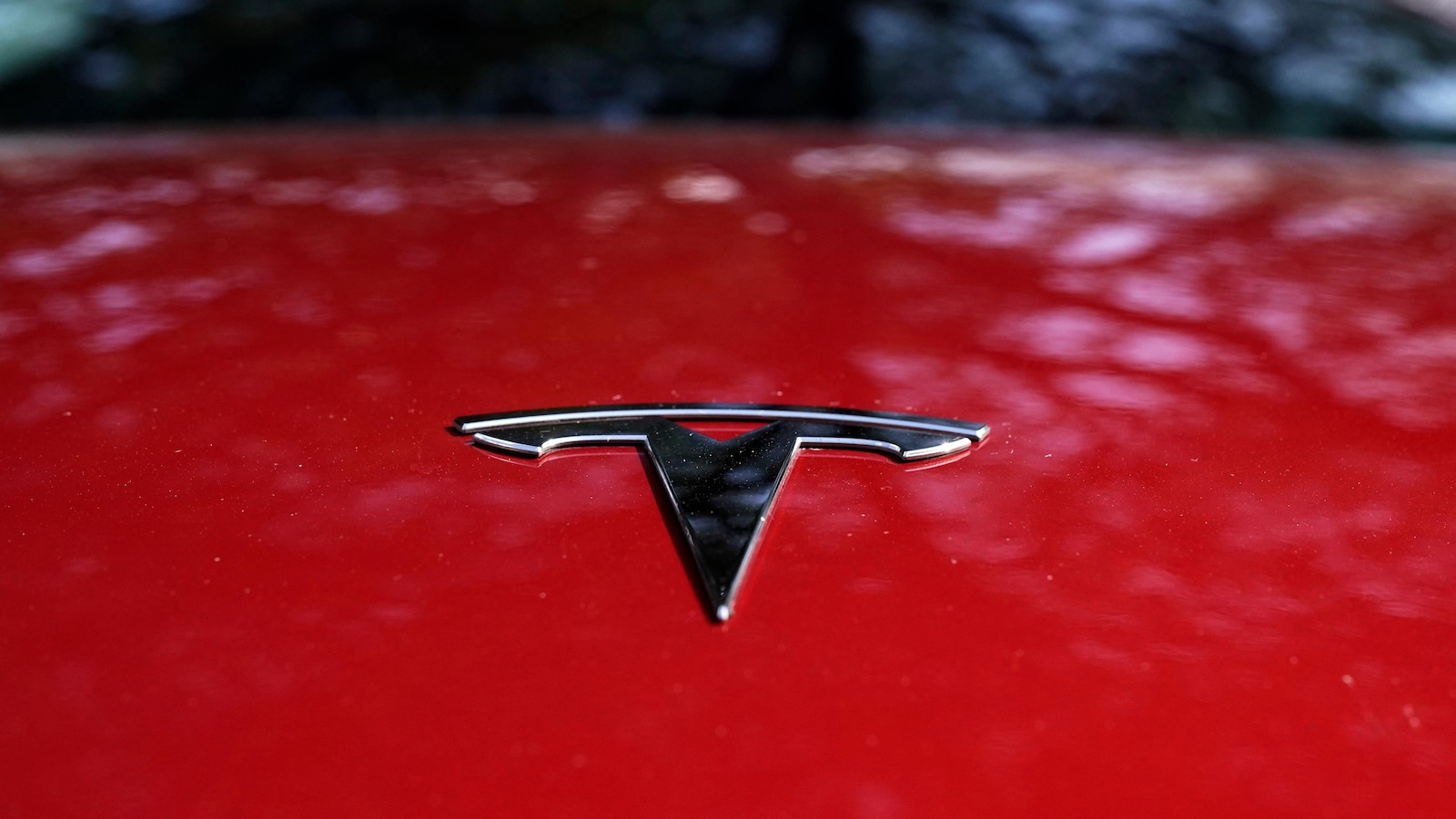 Tesla recalls nearly 200,000 vehicles because of backup camera software glitch