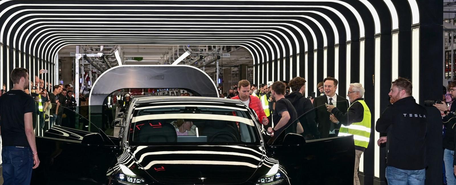 Elon Musk requires 'FSD' demo for every prospective Tesla buyer in North America