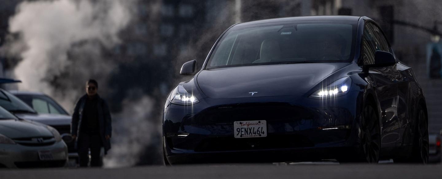 Tesla Autopilot recall prompts criticism from federal officials