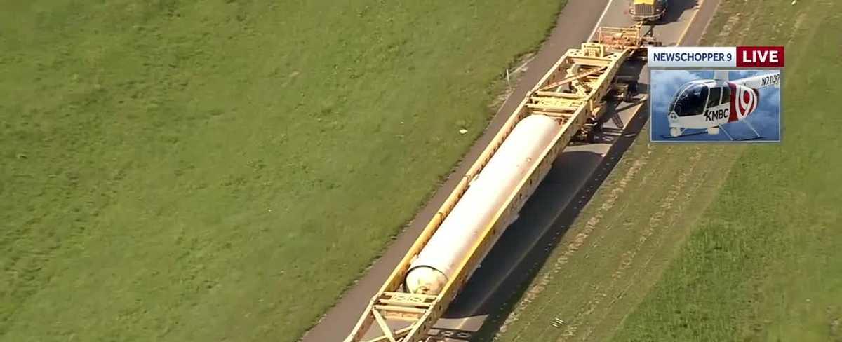 Trucks transport massive SpaceX tanks on metro highways