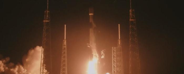 SpaceX aiming for double launch of Falcon Heavy, Falcon 9 rockets from Florida