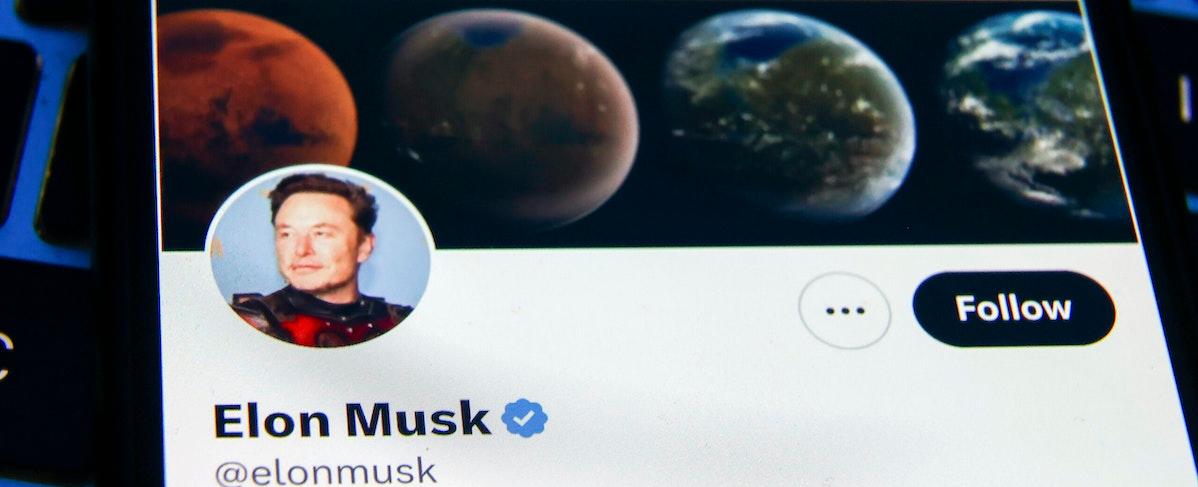 Elon Musk Reveals He’s ‘Personally’ Paying For 3 Celebs To Keep Their Blue Checks On Twitter