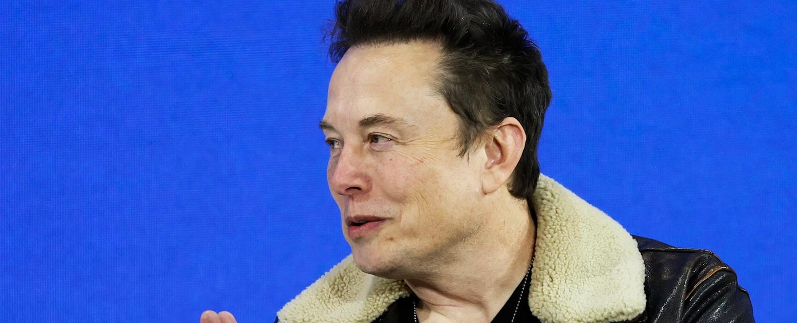 Elon Musk anuncia el lanzamiento de una versión de código abierto de Grok, el chatbot de IA con el que pretende competir con OpenAI