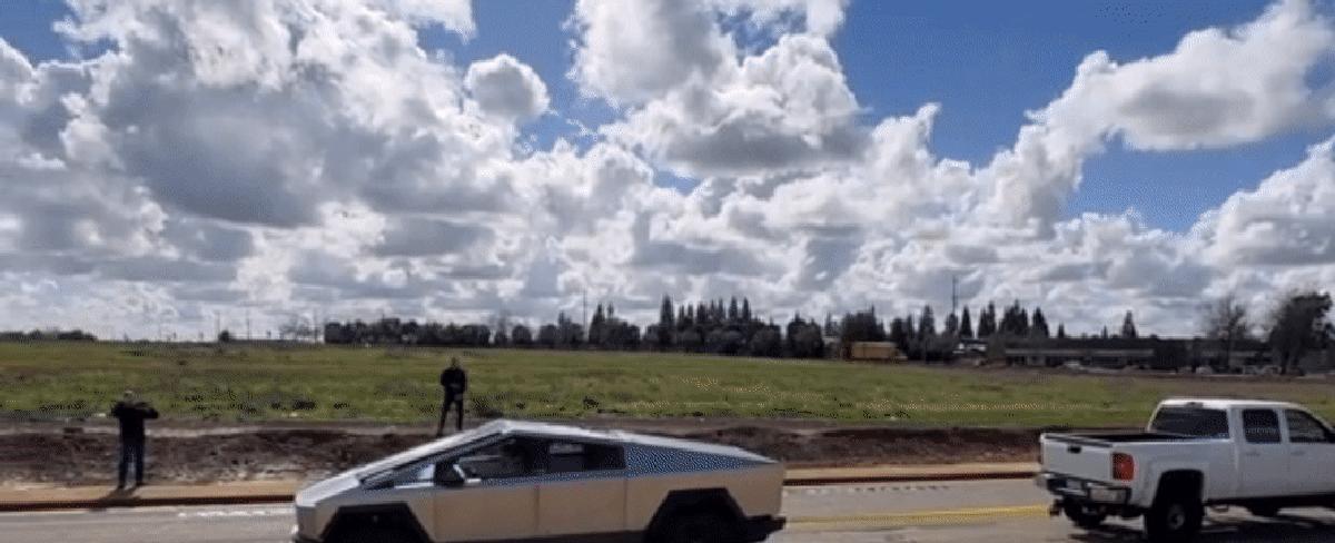 Tesla Cybertruck Embarrasses Itself In Tug Of War With Silverado HD