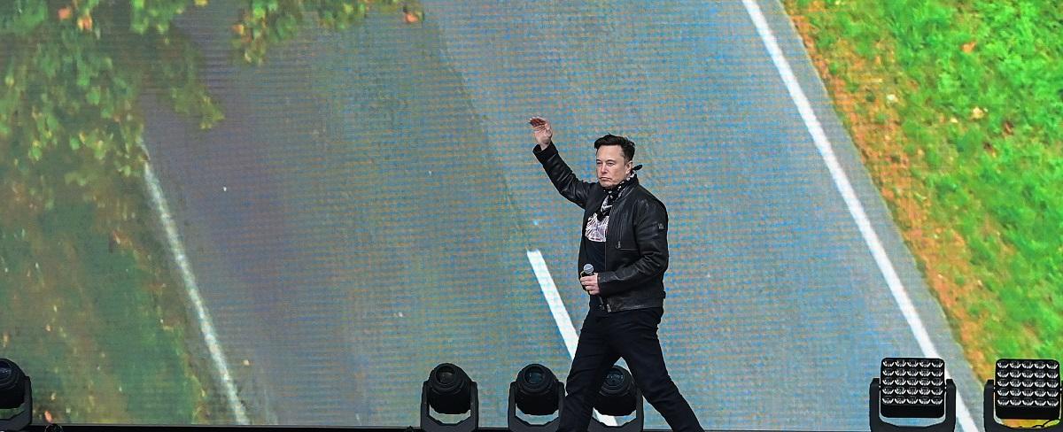 Tesla Lawyers Say Elon Musk's Claims Over Self-Driving Safety Might Just Be Deepfakes