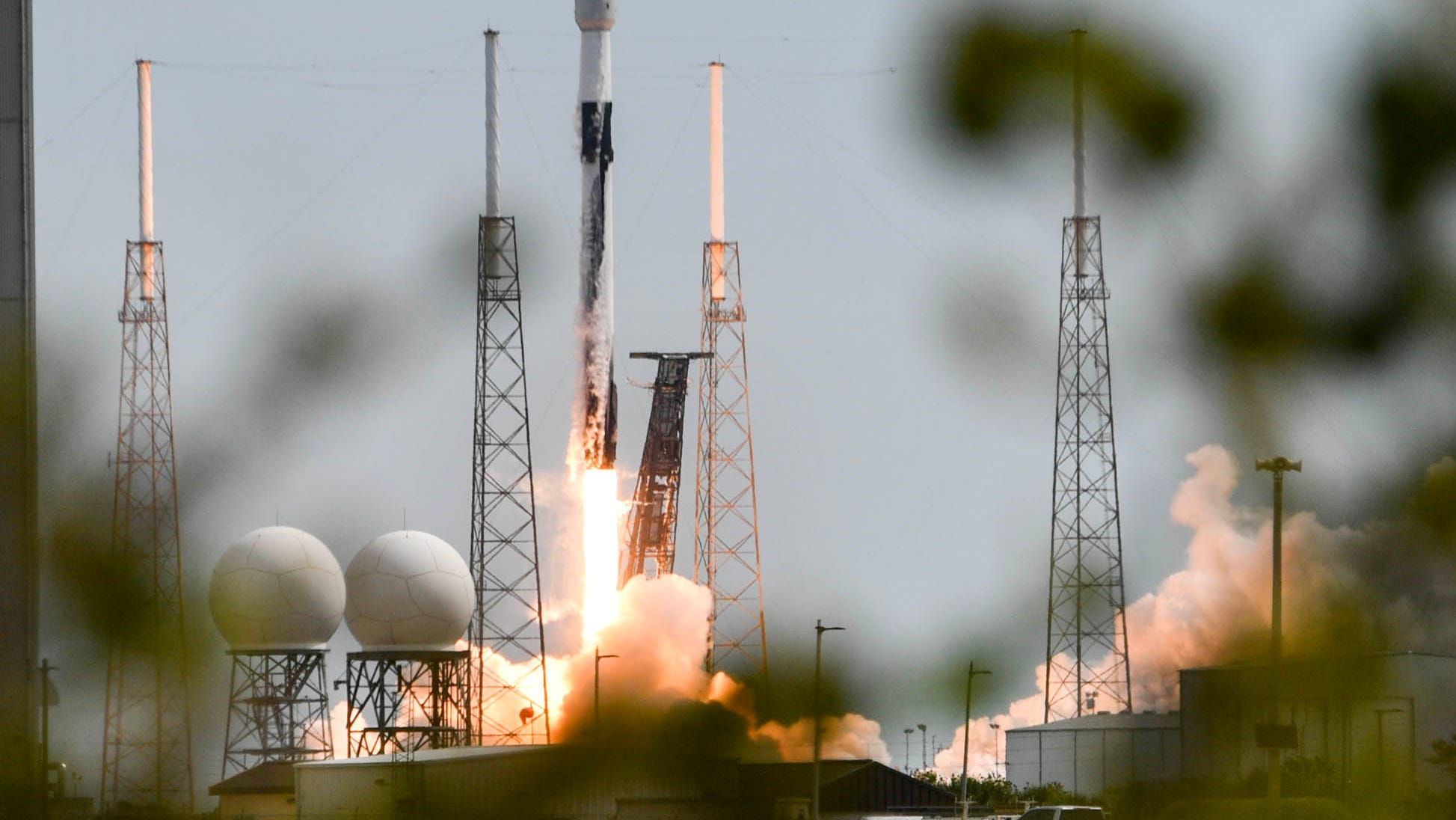 Cape Canaveral SpaceX Falcon 9 launch boosts more Starlink satellites