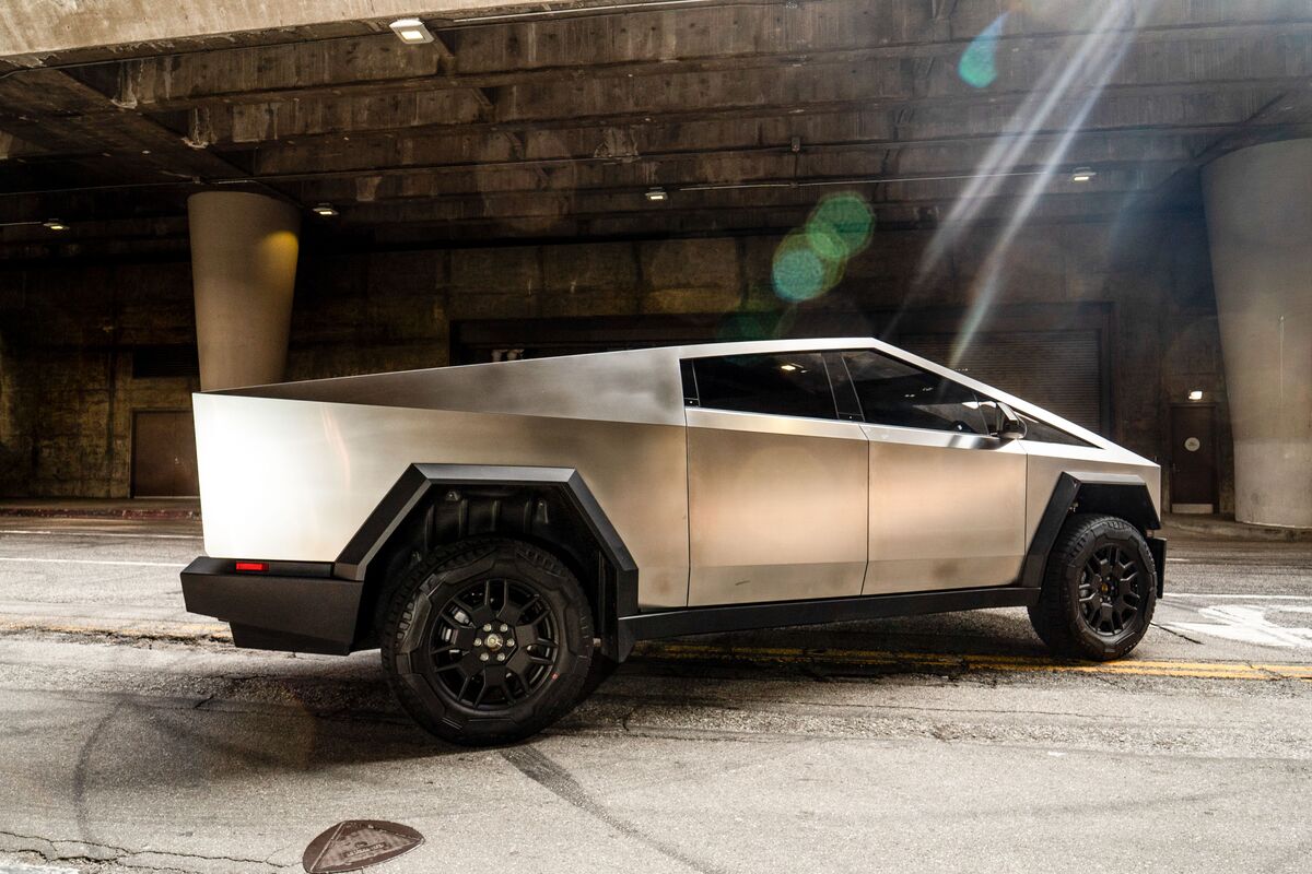 Tesla Cybertruck Review: Elon's Electric Beast Is Bizarre, But Not a Bad Drive