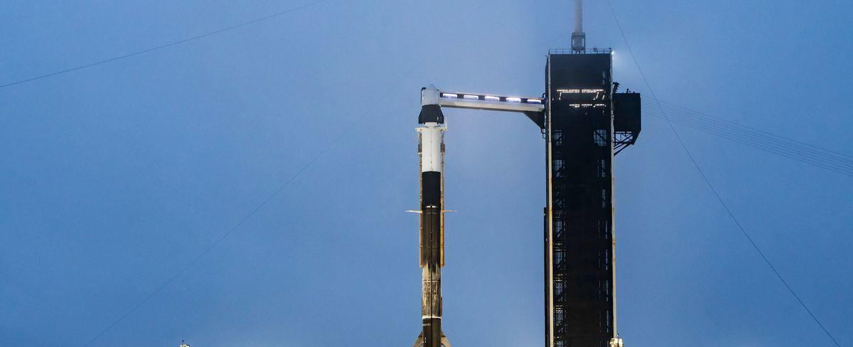 SpaceX rolls rocket to pad for Ax-3 astronaut launch (photos)