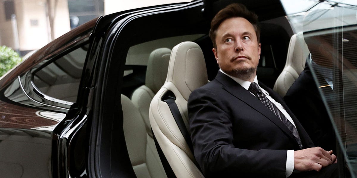 Musk's China Trip Ends With Burgers, Soft Drinks for 100 Tesla Workers