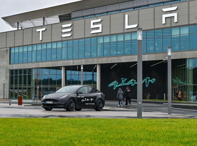 Tesla rejects calls for collective wage agreement at German factory