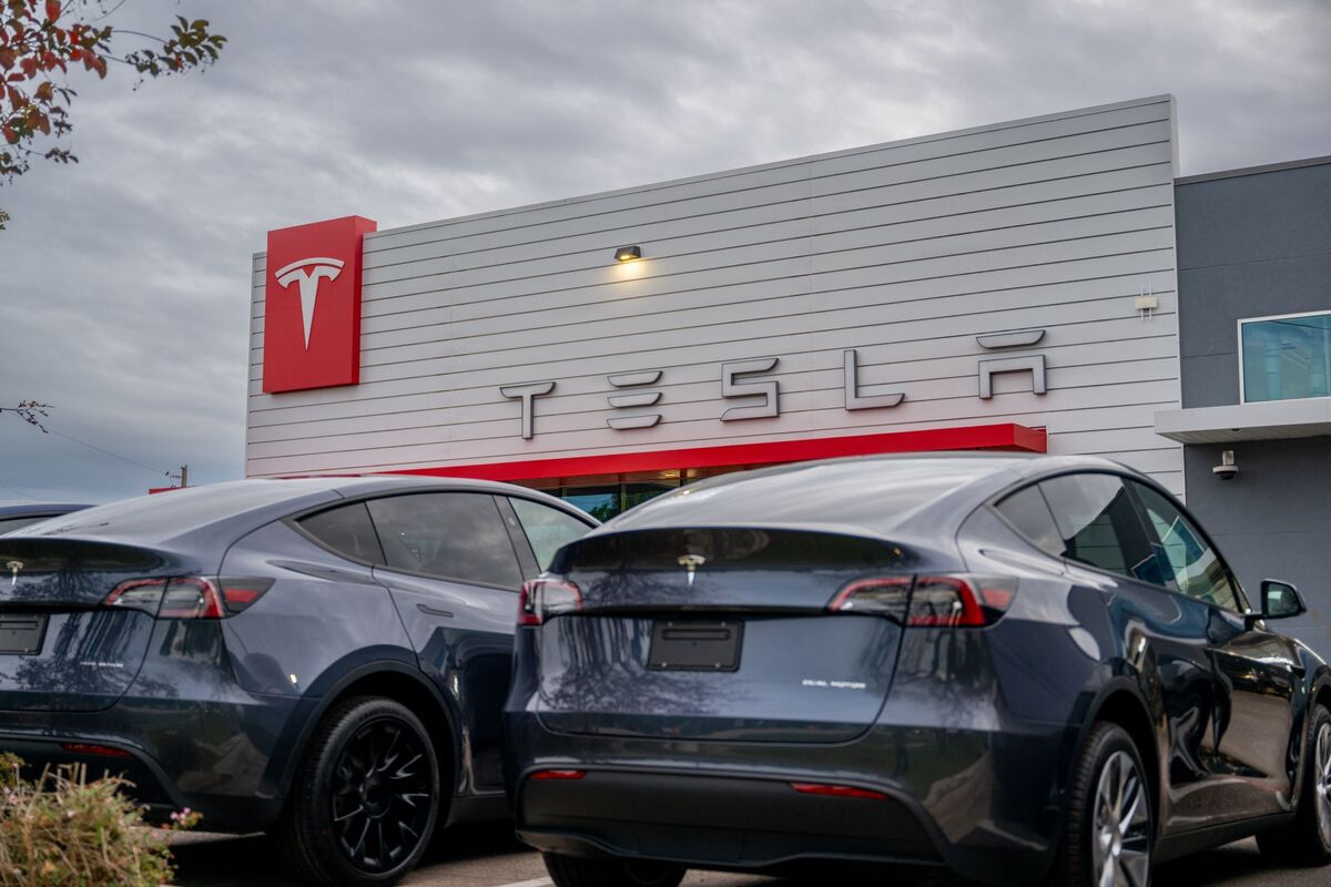 Tesla Rebound Bets Have Option Traders Turning to Leveraged ETF