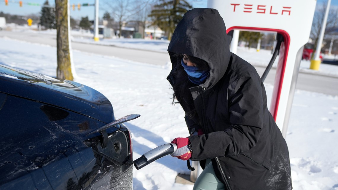 Tesla drivers stranded as batteries drain in subzero temps