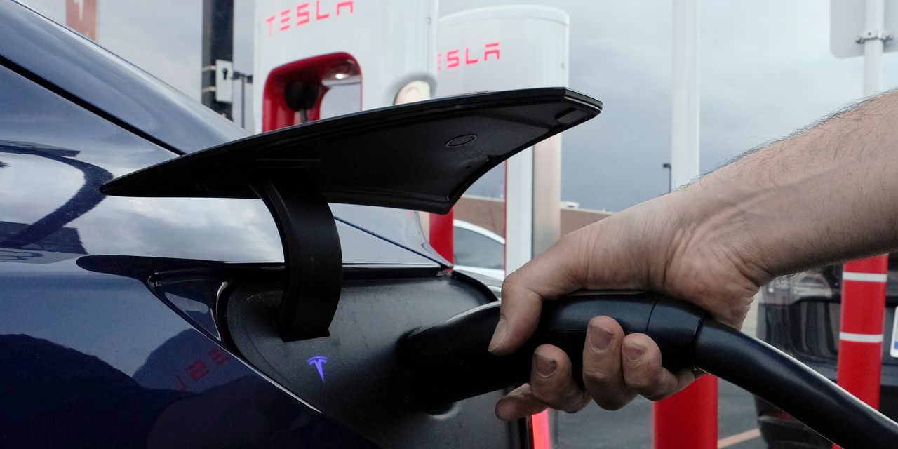 Tesla investors' top questions? This analyst says he has the answers