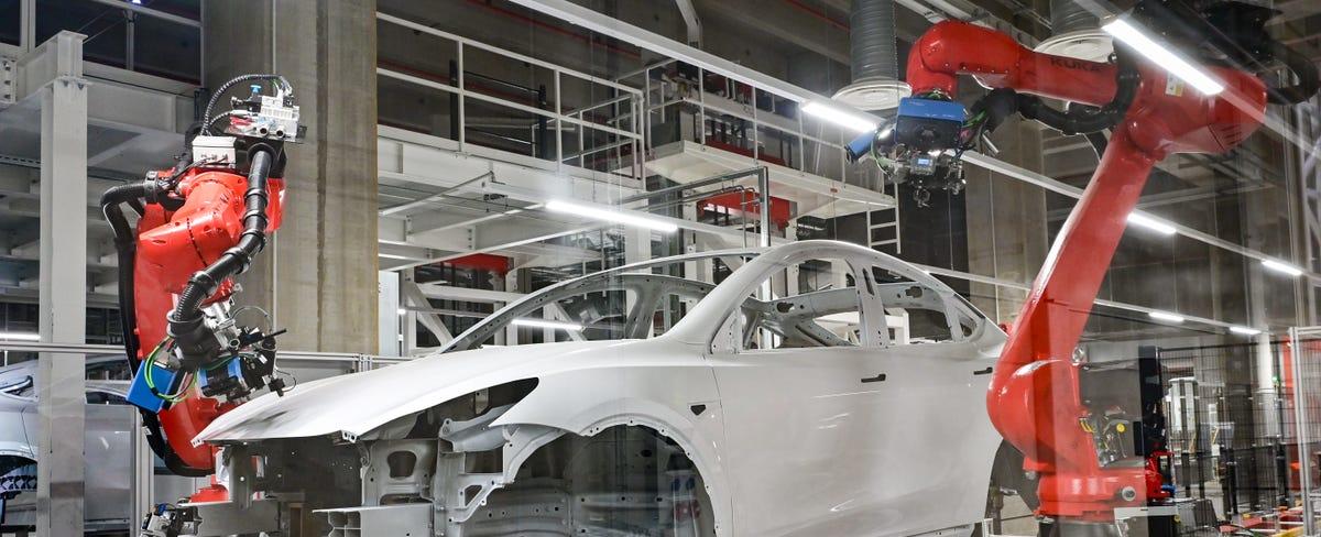 Tesla Staff at Gigafactory Have Shouting Matches, Fights: Report