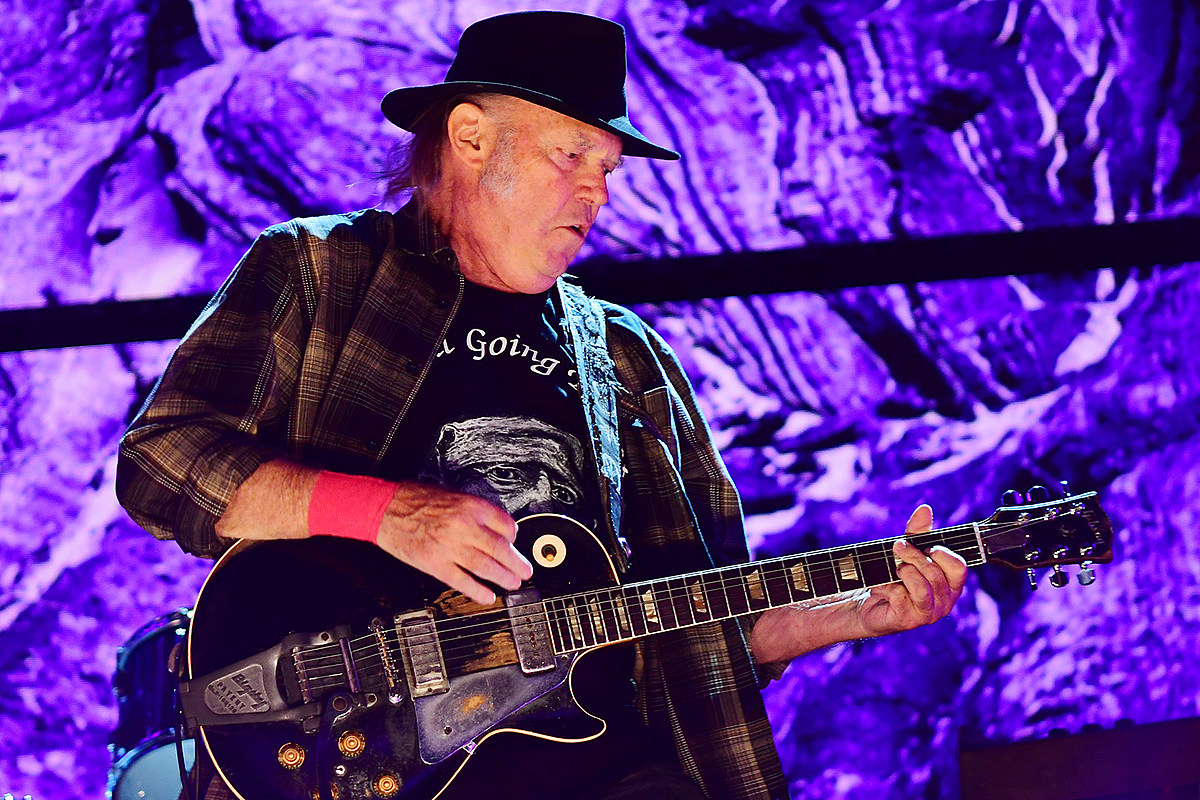 Neil Young Leaves Twitter over Elon Musk's Controversial Comments