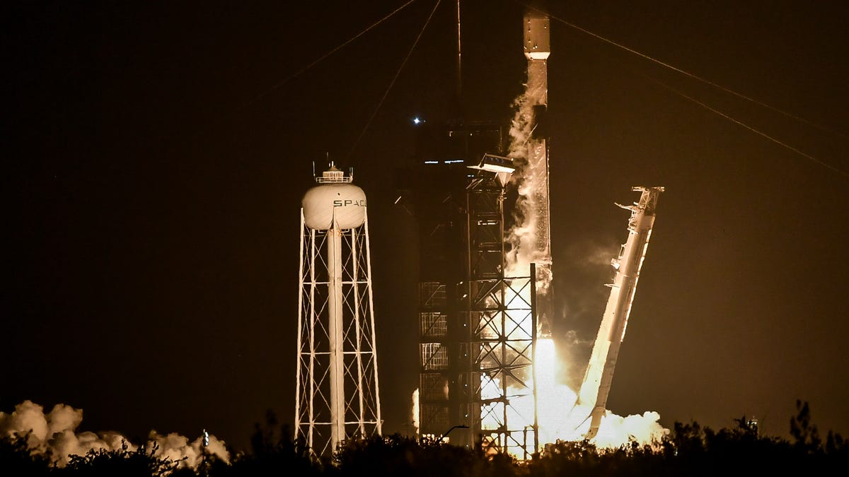 SpaceX finally launches Falcon 9 rocket Friday night after two scrubs