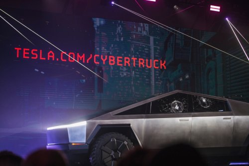 Tesla Cybertruck Breaks Down Just Seconds After Leaving Dealership | Flipboard