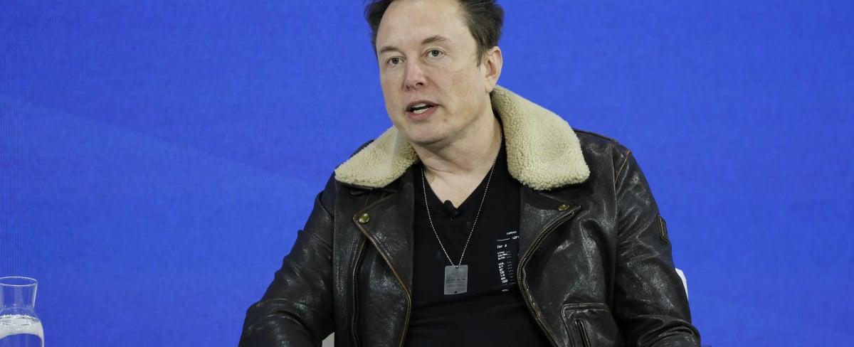 Elon Musk 'considers' Alex Jones' return to X / Twitter