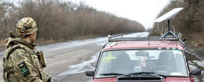 SpaceX Gets Pentagon Ukraine Starlink Contract