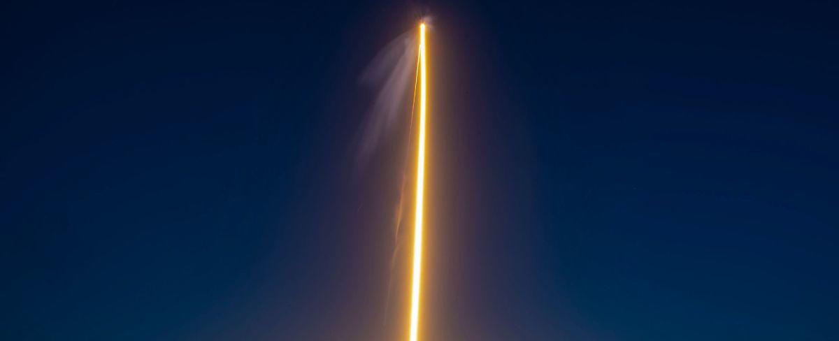 SpaceX Falcon Heavy lights up the sky in incredible launch photos