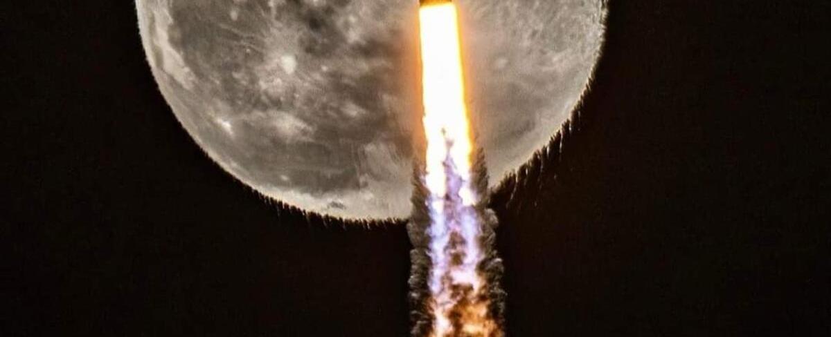 Edited to add *not my photo Shot of last nights' SpaceX Falcon Heavy launch...