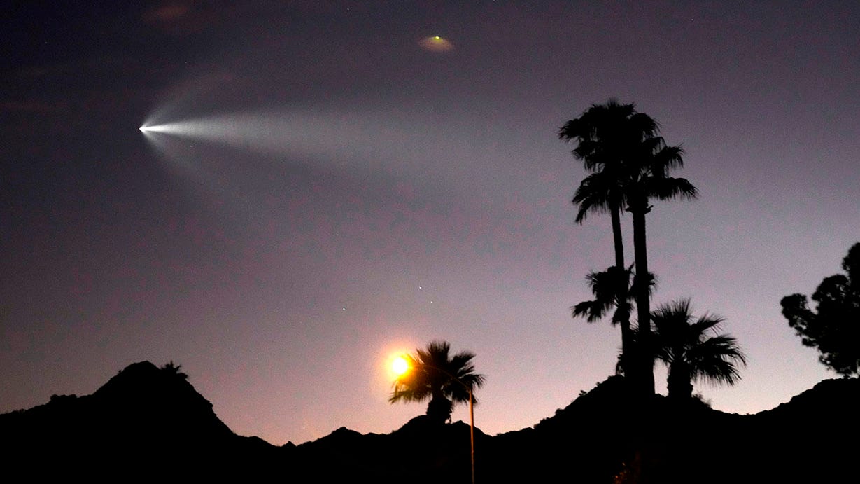SpaceX Starlink satellite train in the Arizona sky May 4