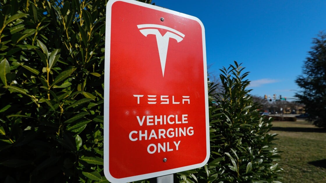 Tesla Owner Calls Police on Rivian Driver Using Supercharger