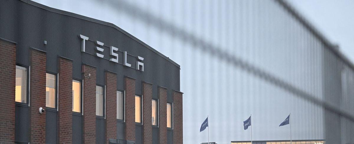 Swedish union blocks Tesla components as dispute intensifies