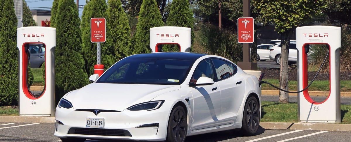 Tesla Offers Free Supercharging, Discounts to Sell Cars More by June 30