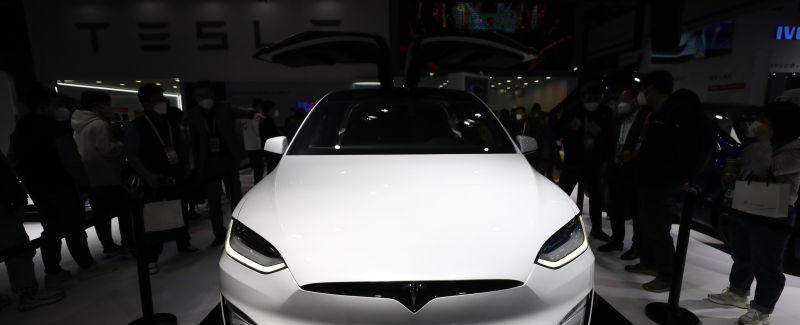Tesla recalls over 120,000 cars over door risks | CNN Business