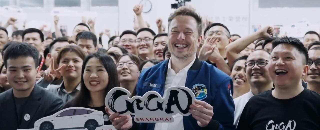 Watch: Elon Musk Visits Tesla’s Gigafactory on China Trip