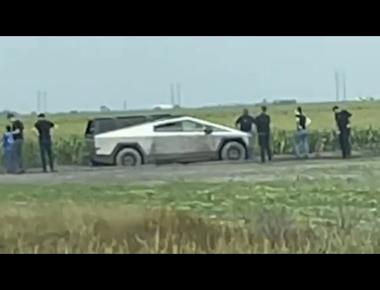 Rare vision of a Tesla Cybertruck stuck in mud pit