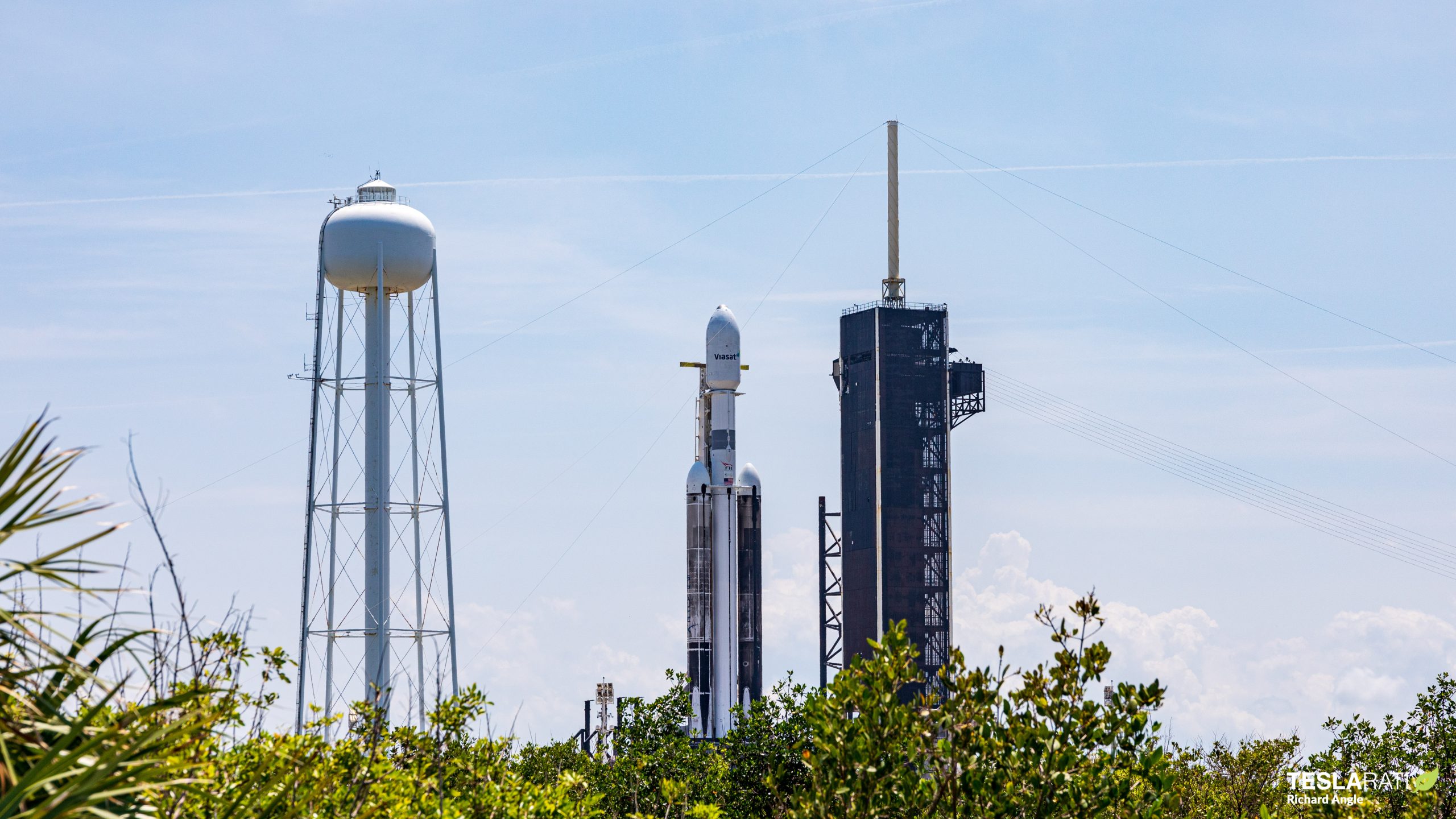 SpaceX prepares for Falcon and Falcon 9 double header, weather may play spoiler
