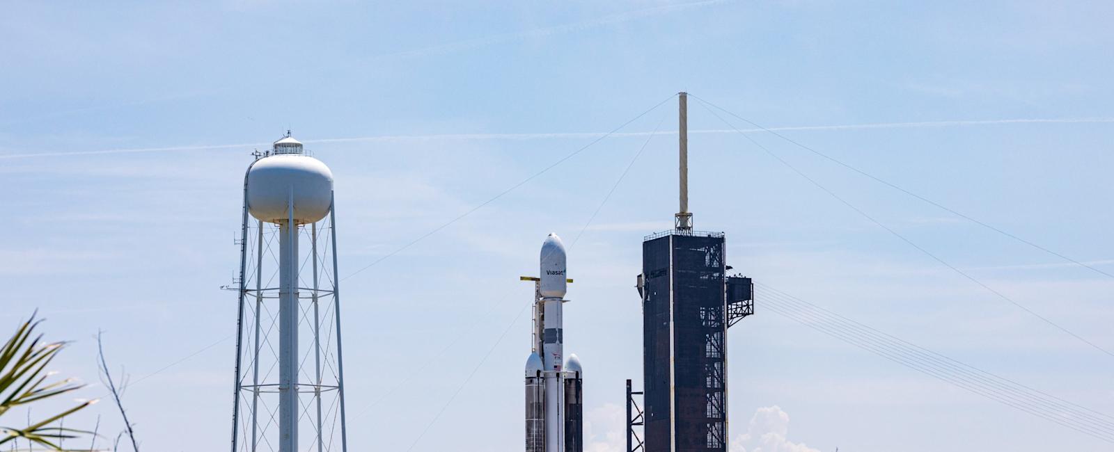 SpaceX prepares for Falcon and Falcon 9 double header, weather may play spoiler