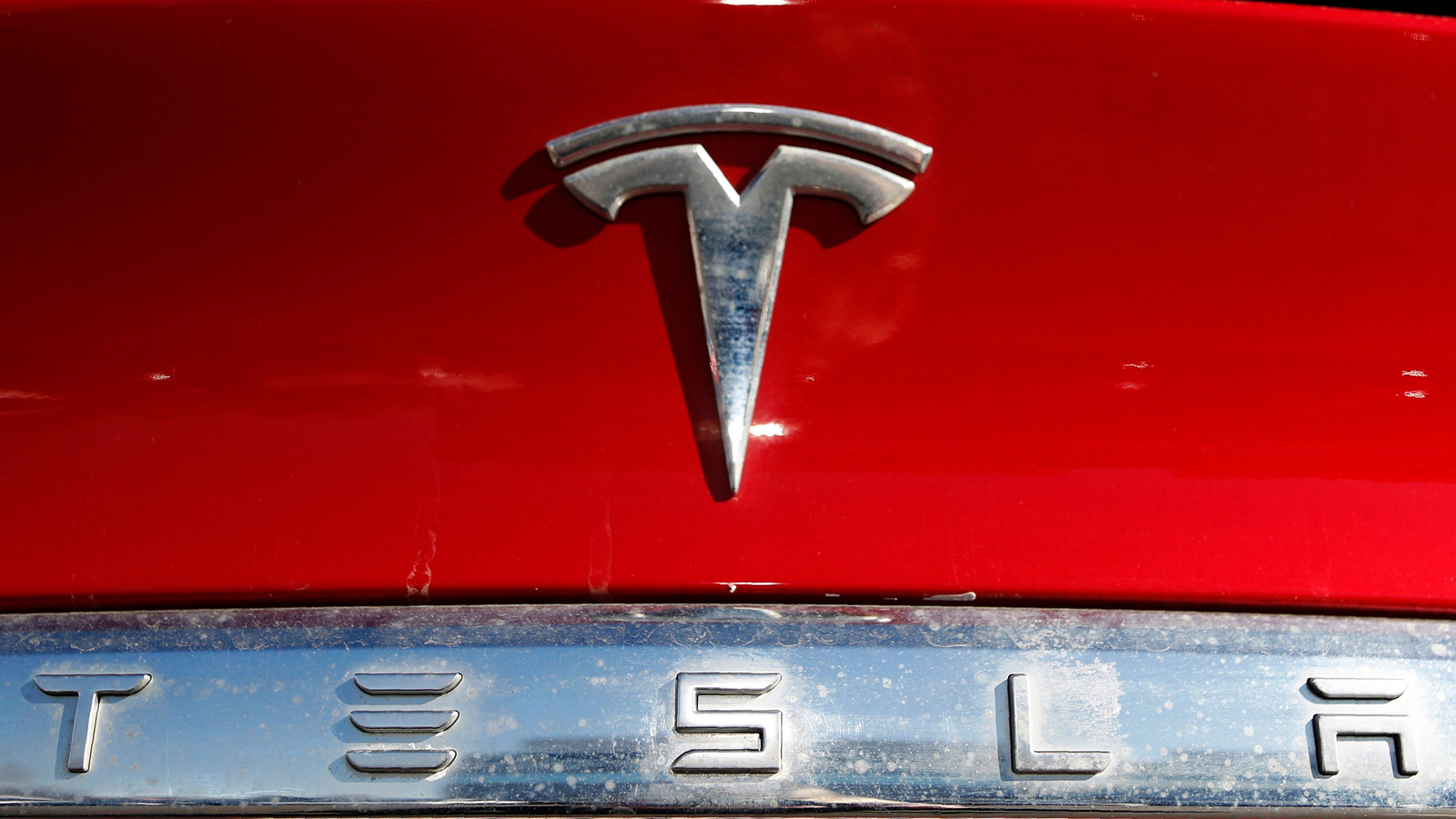 Tesla investigation NC | Feds probe crash involving Tesla that hit North Carolina student getting off bus, driver has been charged