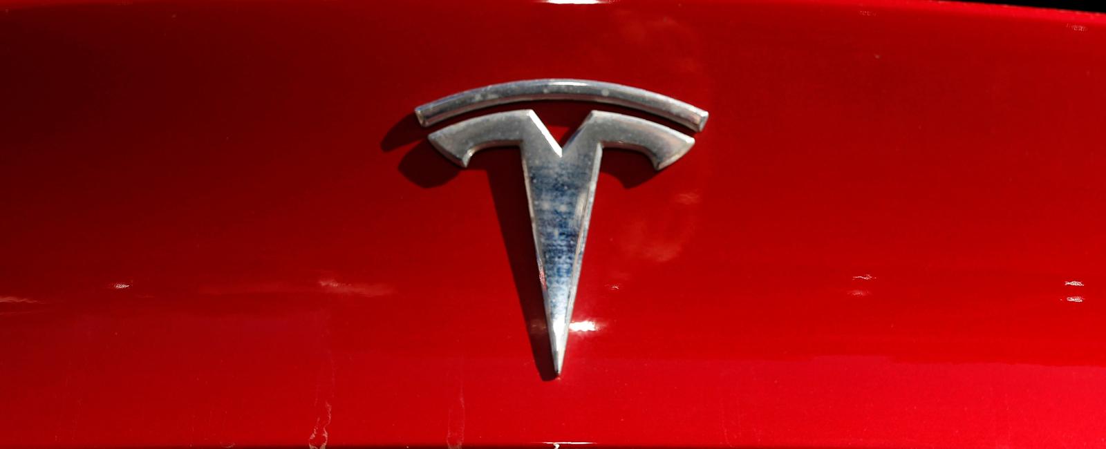 Tesla investigation NC | Feds probe crash involving Tesla that hit North Carolina student getting off bus, driver has been charged