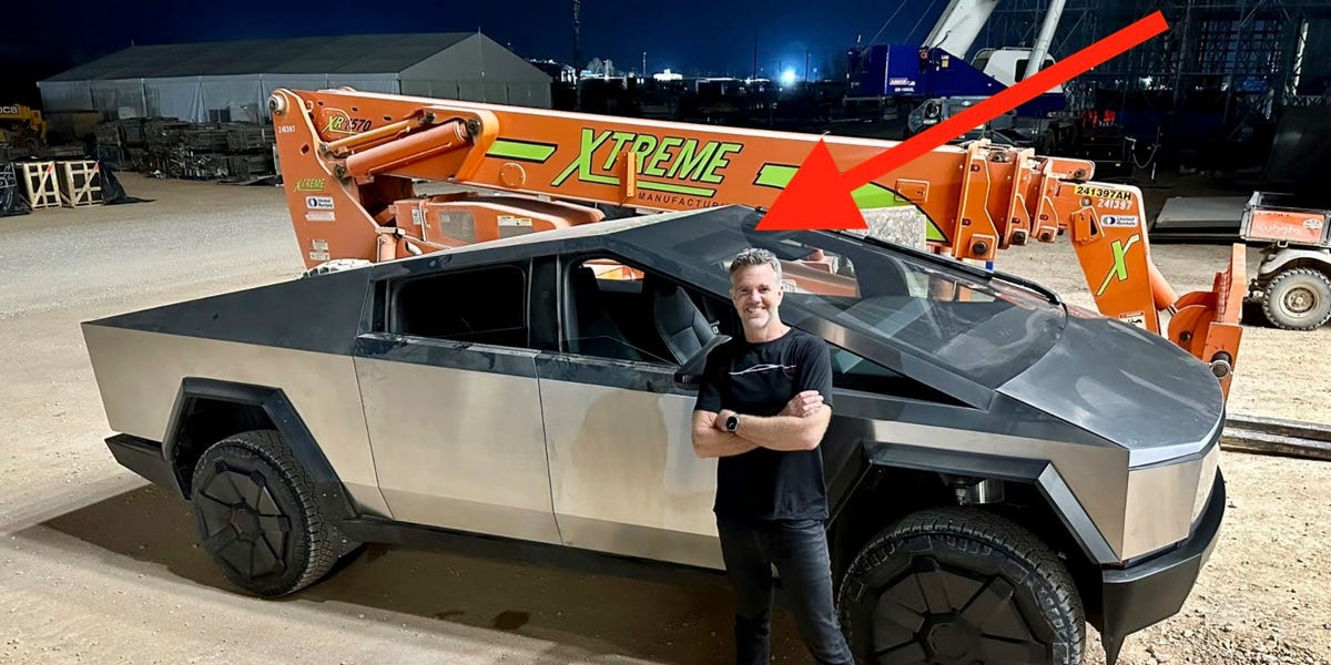 Tesla Cybertruck Windshield Wiper Leaves a Lot of the Window Dirty