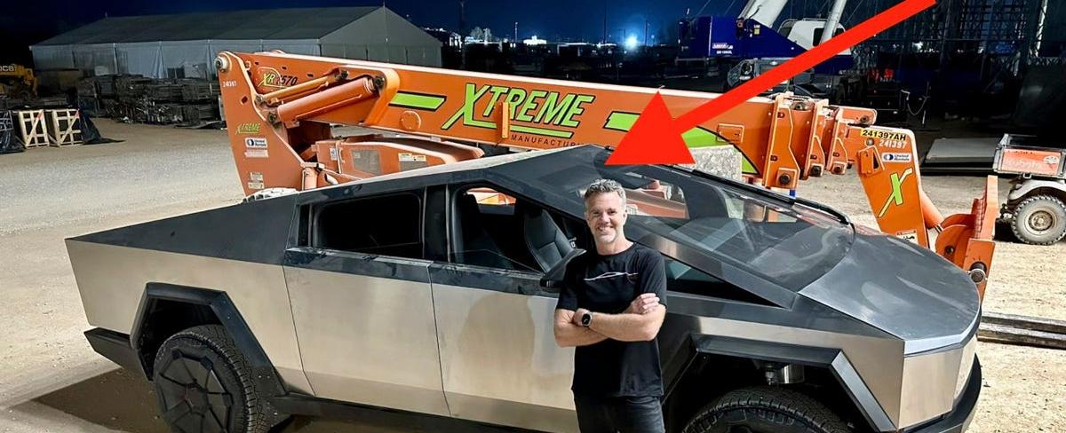 Tesla Cybertruck Windshield Wiper Leaves a Lot of the Window Dirty