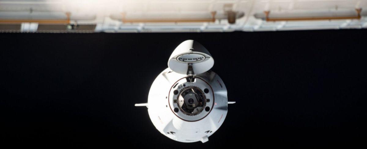 SpaceX Dragon breaks 2 space shuttle orbital records