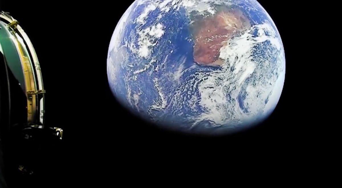 Spectacular SpaceX video shows Earth in blackness of space