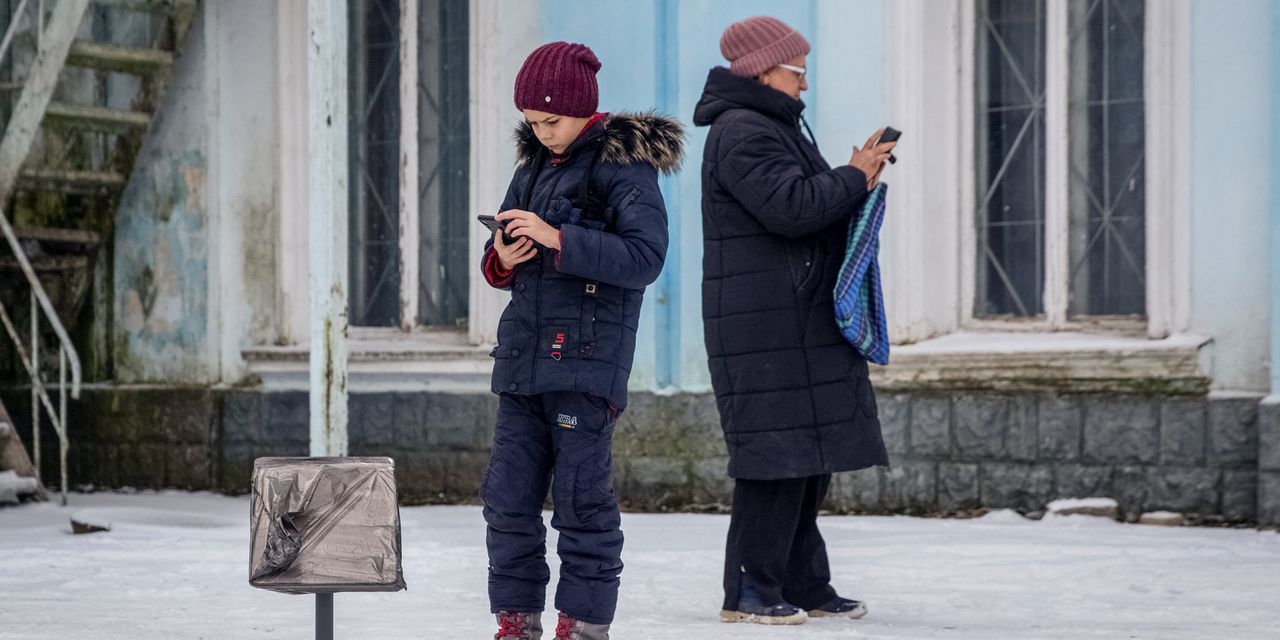 Pentagon Agrees to Pay SpaceX for Satellite Internet in Ukraine