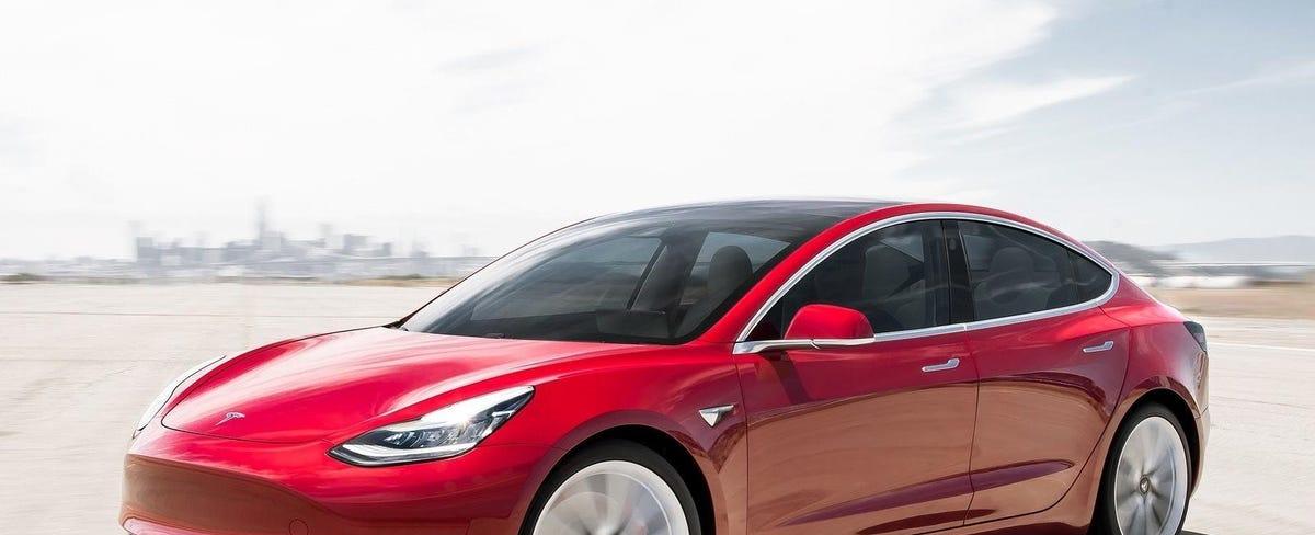 Tesla Model 3 Traps TikToker Inside 115-Degree Car During A Software Update