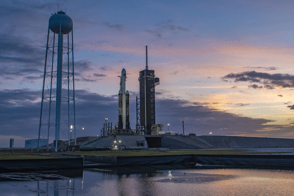 SpaceX Falcon Heavy launch on hold for now, weather delays Falcon 9 attempt too