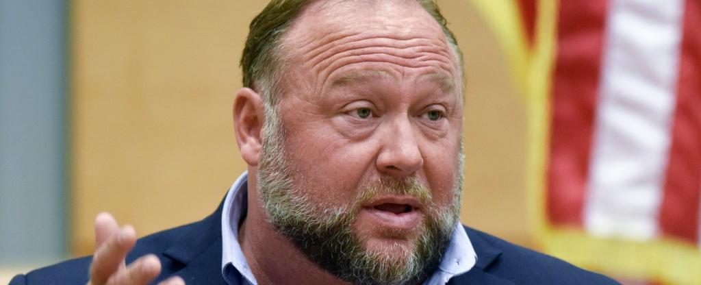 Elon Musk reinstates conspiracy theorist Alex Jones’ Twitter account